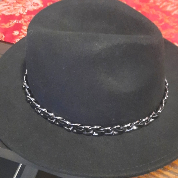 Fedora & Felt Style Hat - Picture 5 of 6